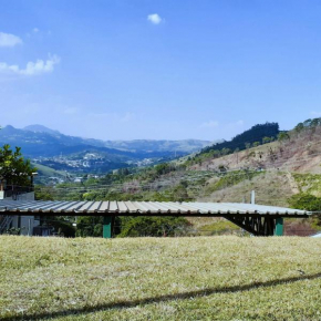 Casa com vista exuberante, no interior de São Paulo